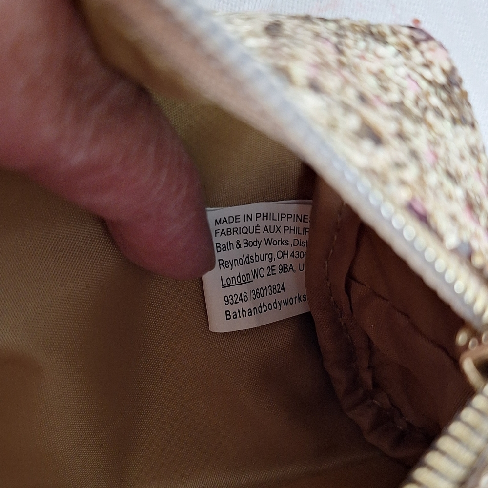 Beautiful Bath & Body Works Gold Glitters Shimmering Zip Pouch a Touch of Pink - Picture 12 of 15
